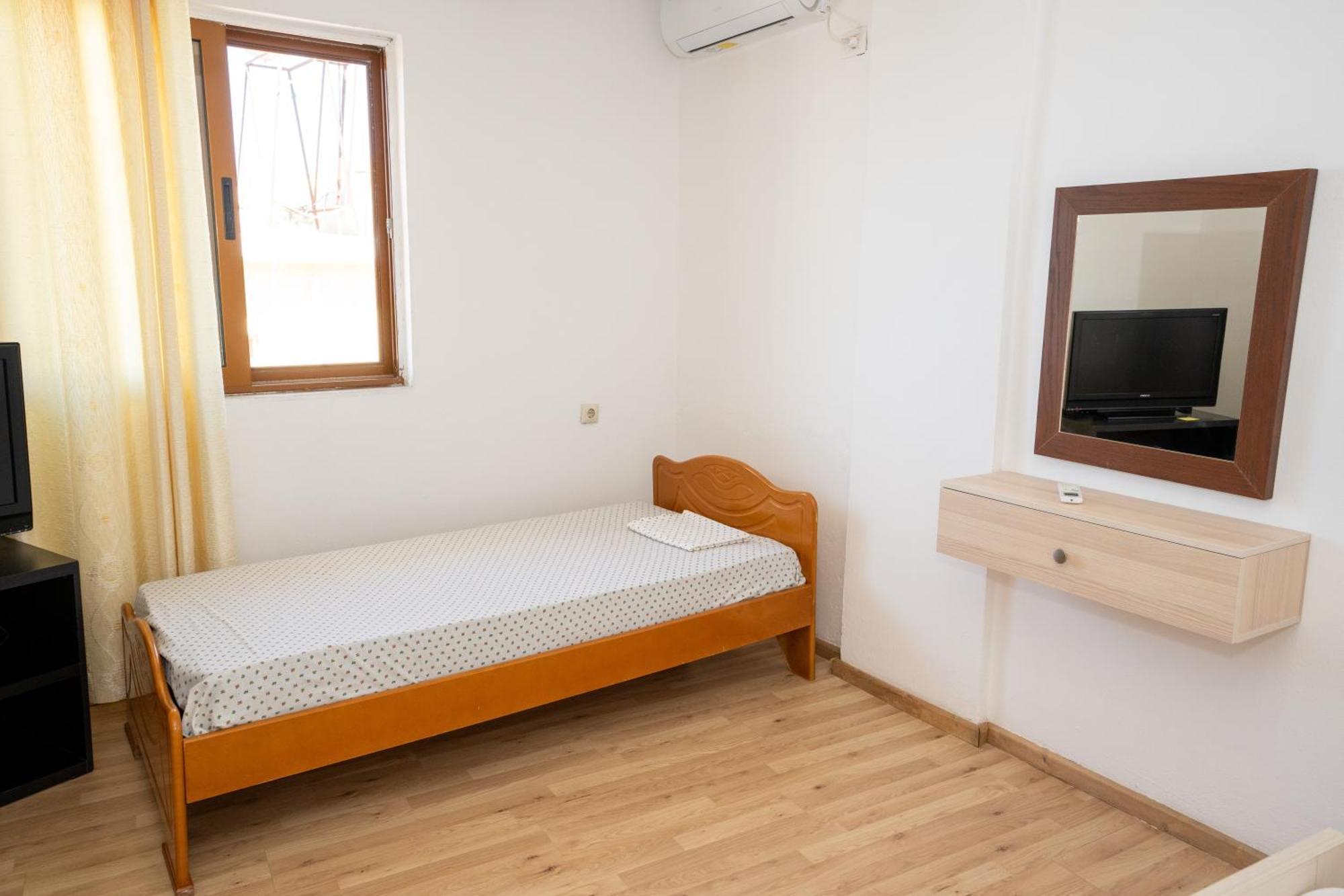 Laa Melossa Sarandë Exteriör bild